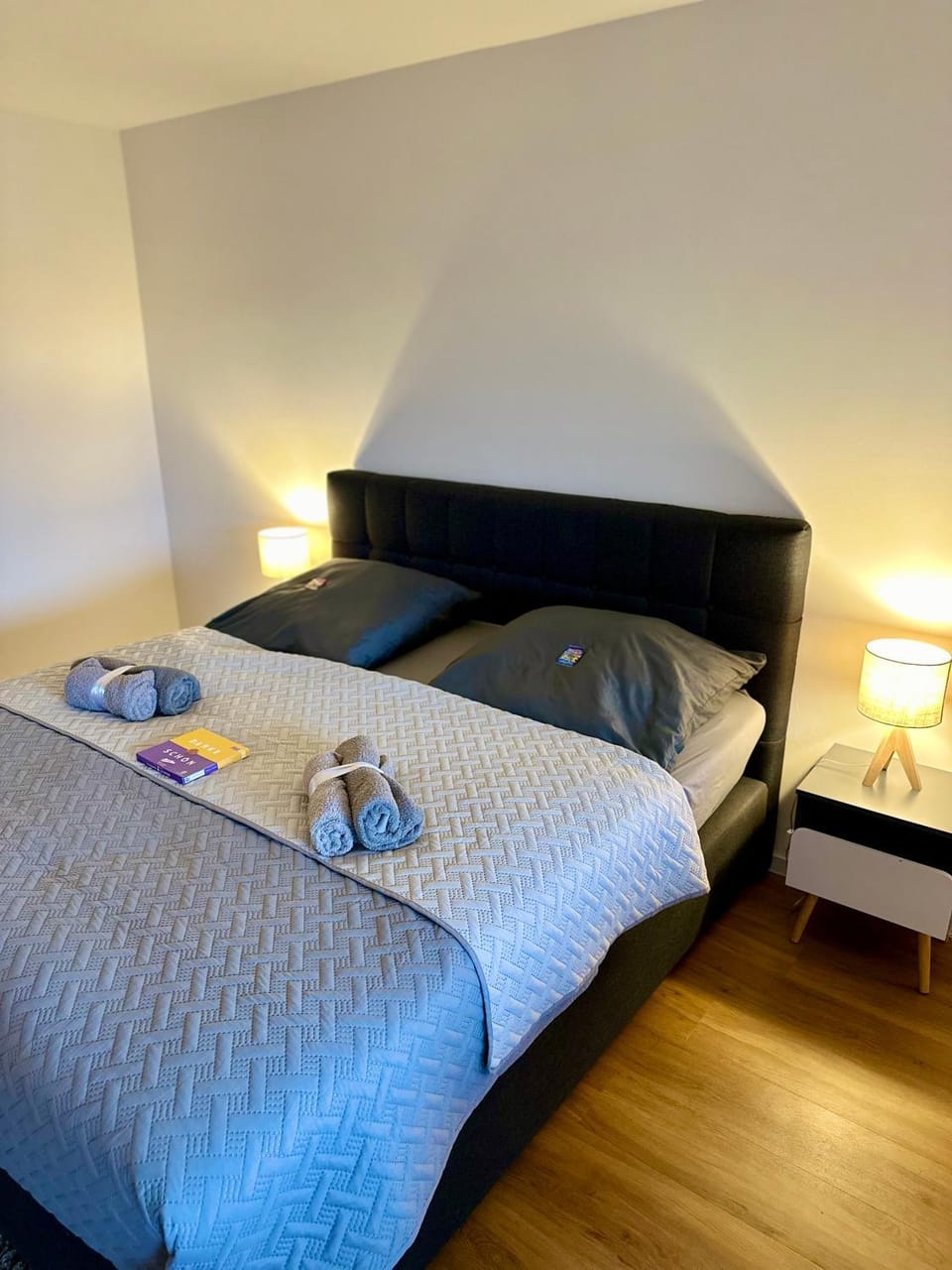 Bed, Photo of the whole room, Bedroom, towels