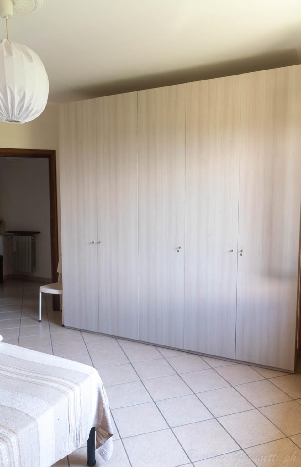 Photo of the whole room, Bedroom, wardrobe