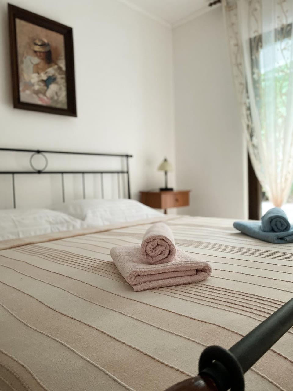 Bed, Photo of the whole room, Bedroom, towels