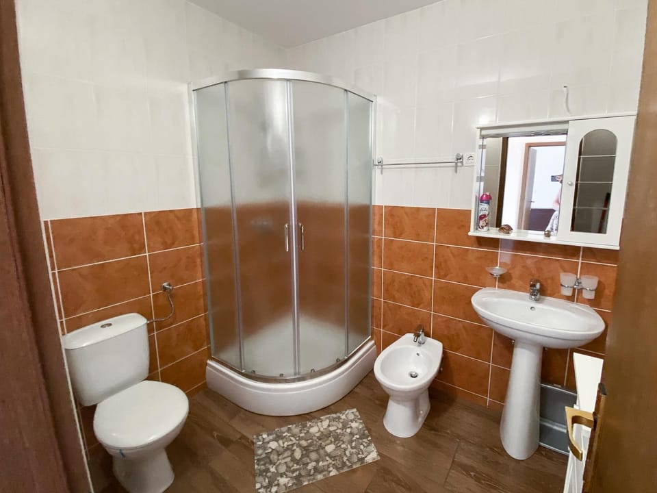 Shower, Toilet, bidet