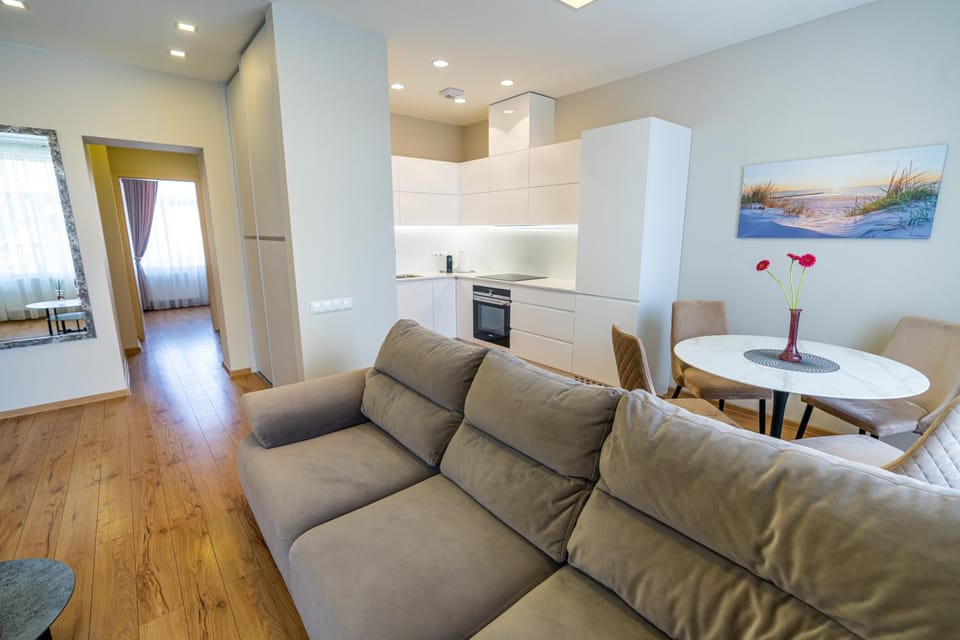 Kitchen or kitchenette, Living room, Seating area, Dining area, stove