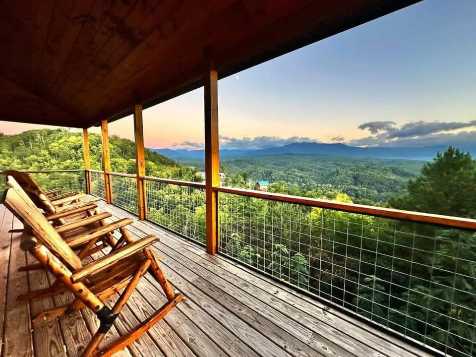 7 BEARS Stunning views House in Sevier County