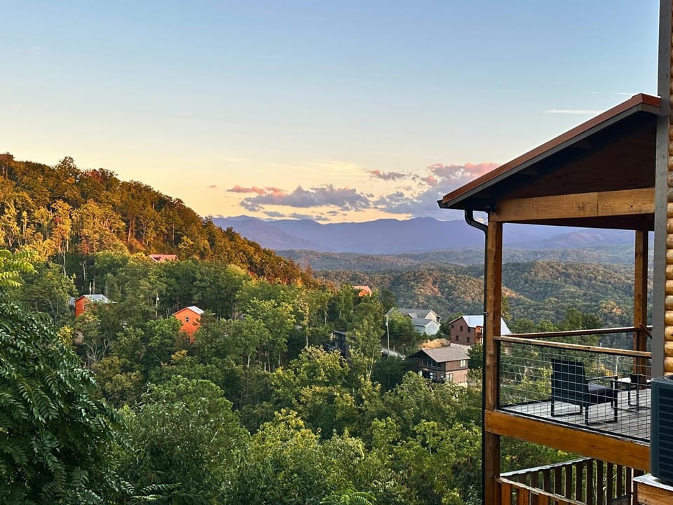 7 BEARS Stunning views House in Sevier County