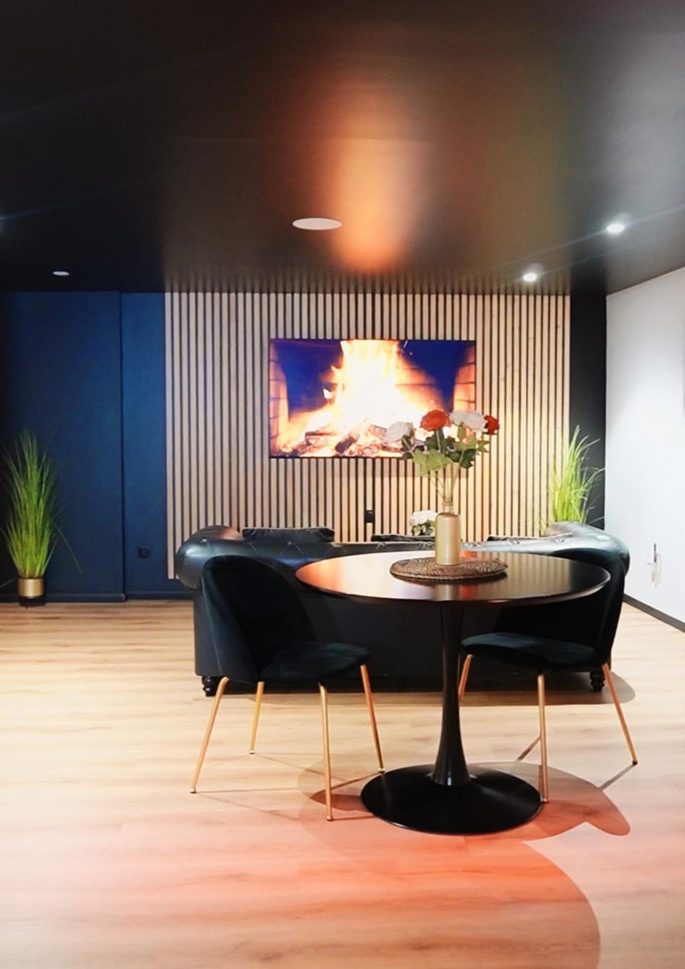 Living room, Seating area, Dining area