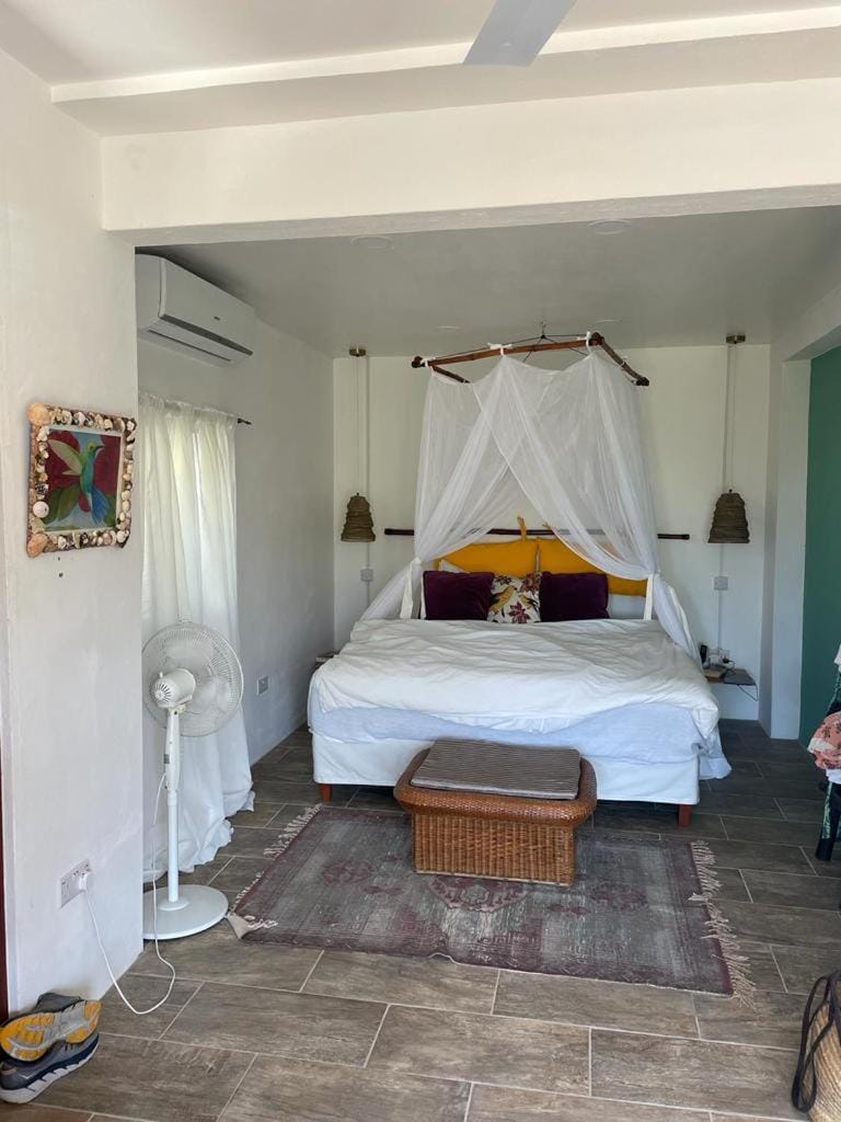 Bedroom, air conditioner