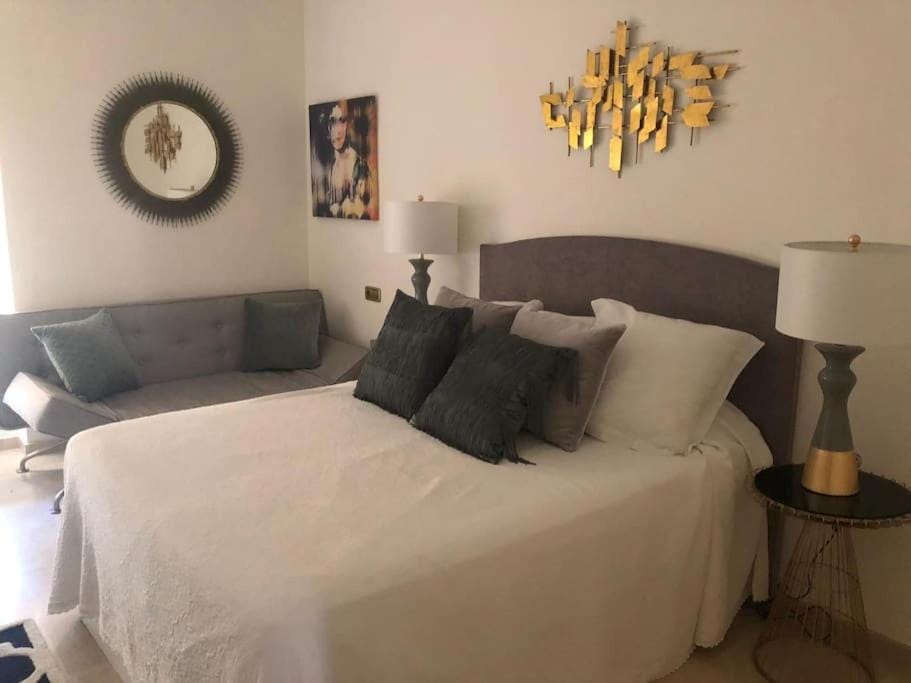 Apartamento en primera línea de playa Apartment in Marbella