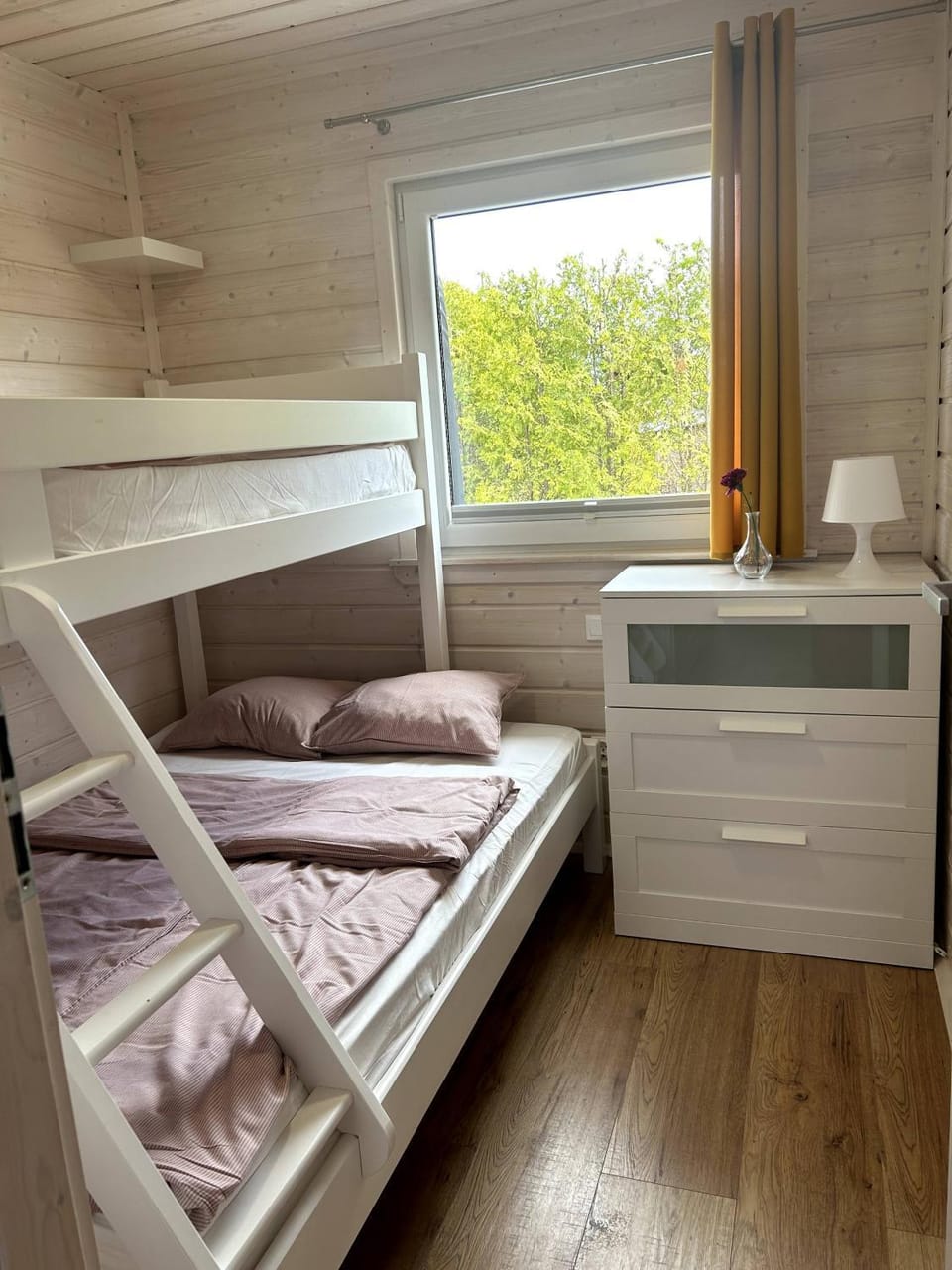 Bed, Other, Other, Other, Photo of the whole room, Decorative detail, Decorative detail, Seating area, Bedroom, bunk bed