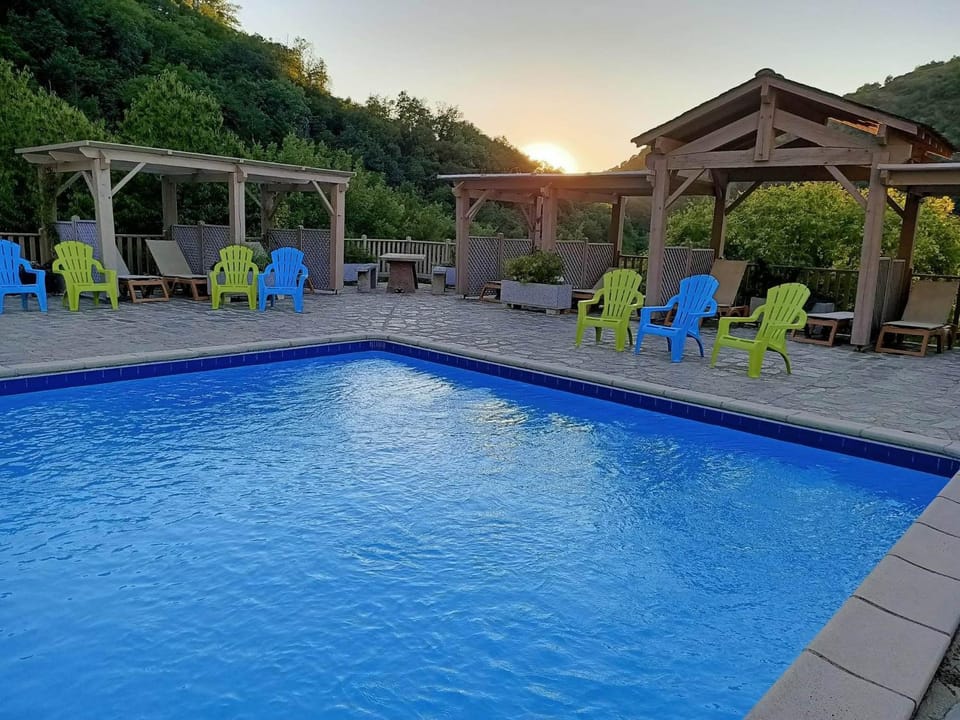 Patio, BBQ facilities, View (from property/room), Balcony/Terrace, Hiking, Parking