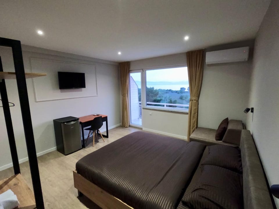 Bed, Photo of the whole room, Bedroom, hair dresser