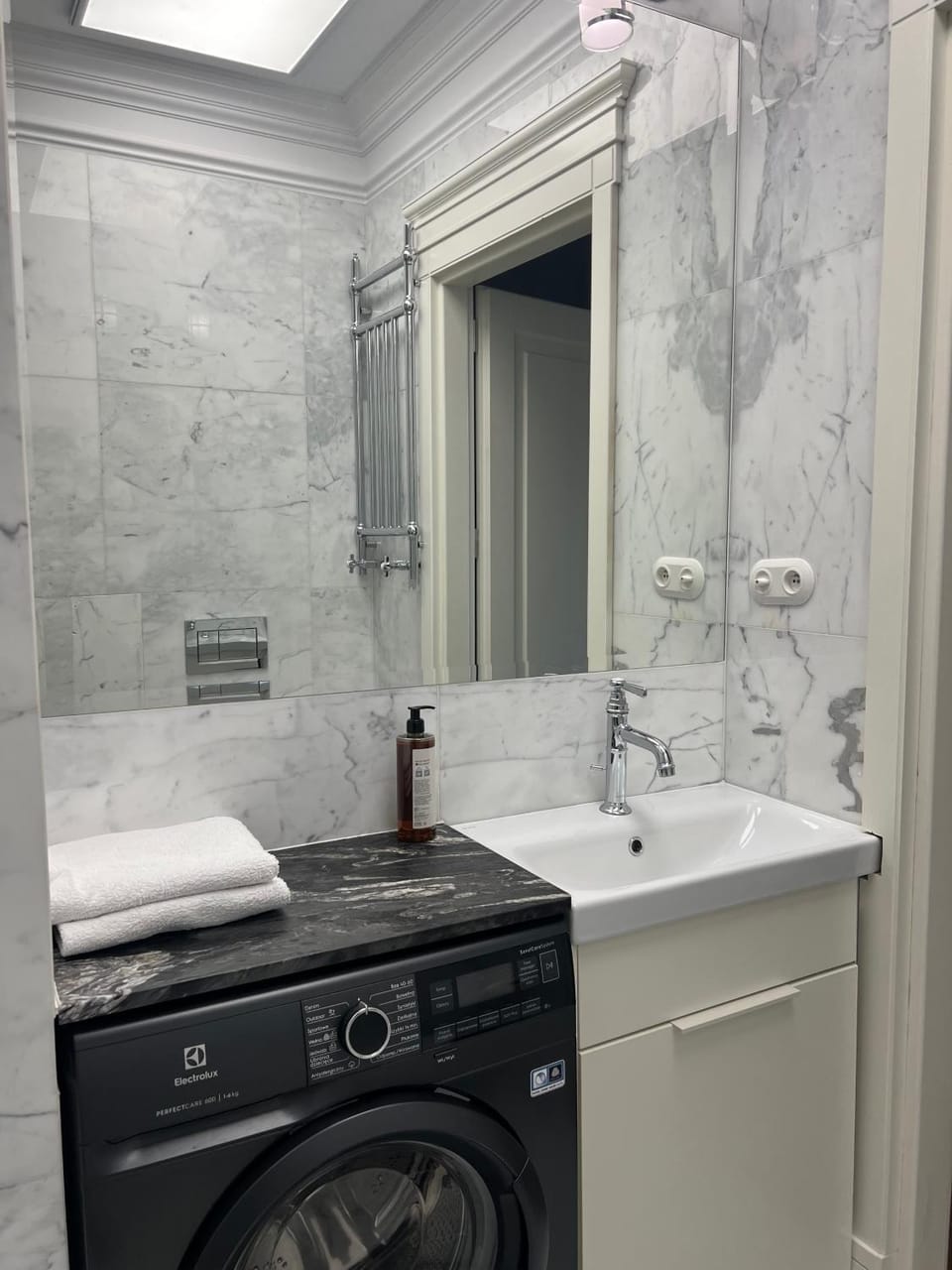 Bathroom, washing machine