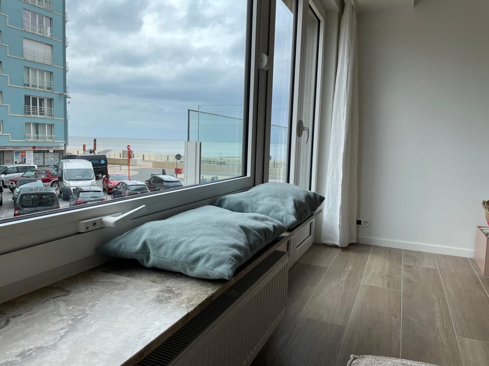 Sunny Seaview Apartment in Ostend