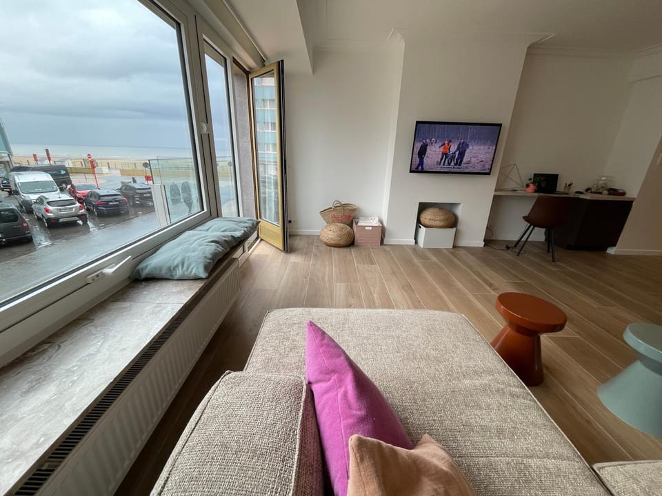 Sunny Seaview Apartment in Ostend