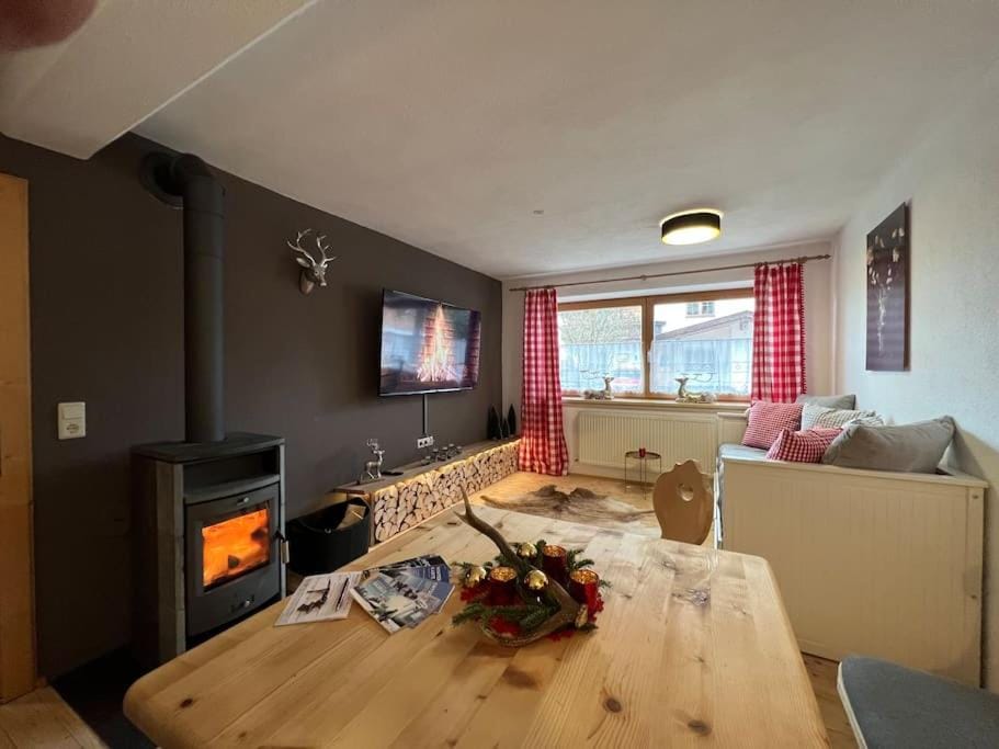 Ferienwohnung Steinbock Terrasse, Gartensauna, Garten, Grillplatz Apartment in Tyrol