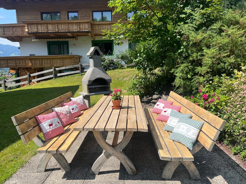 Ferienwohnung Steinbock Terrasse, Gartensauna, Garten, Grillplatz Apartment in Tyrol