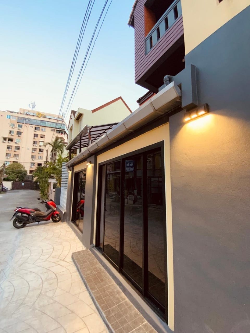 Property building, Facade/entrance