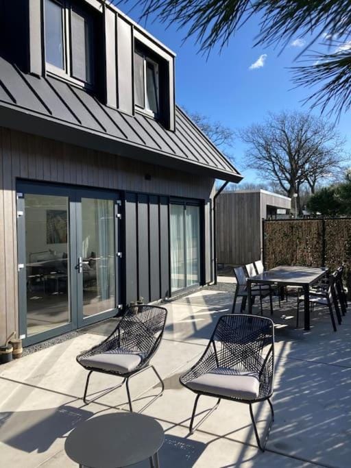 Vakantiewoning 1 aan zee, 400 meter van het strand House in Zoutelande