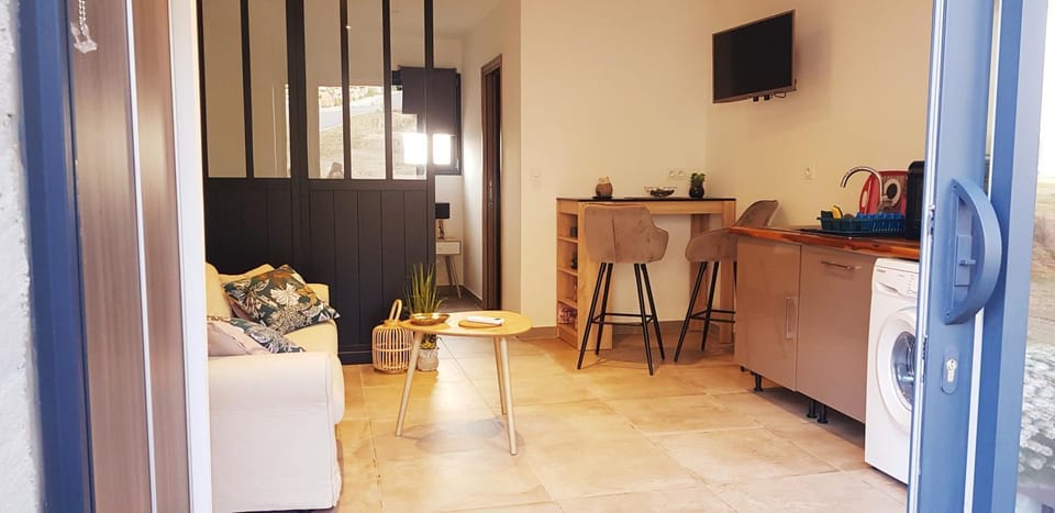 TV and multimedia, Kitchen or kitchenette, Dining area, minibar