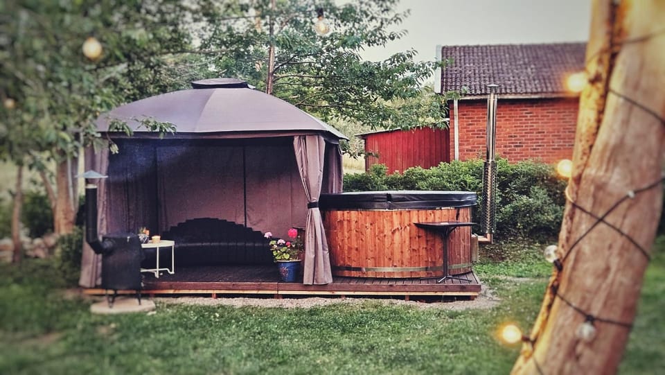Property building, Day, Garden, Garden view