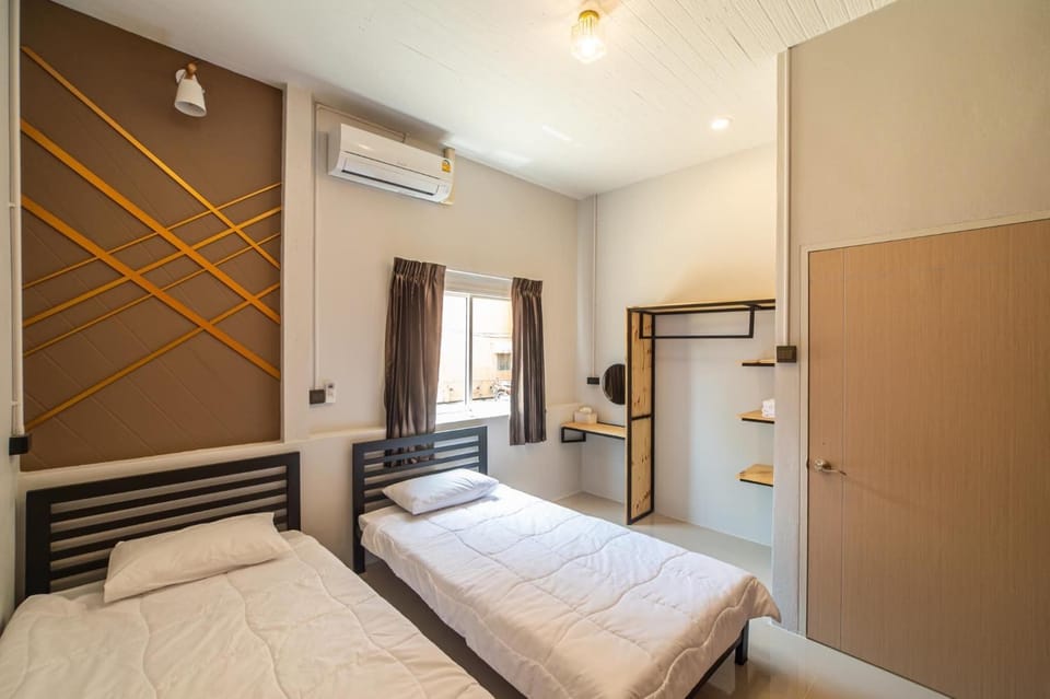 Bed, Photo of the whole room, Bedroom, air conditioner
