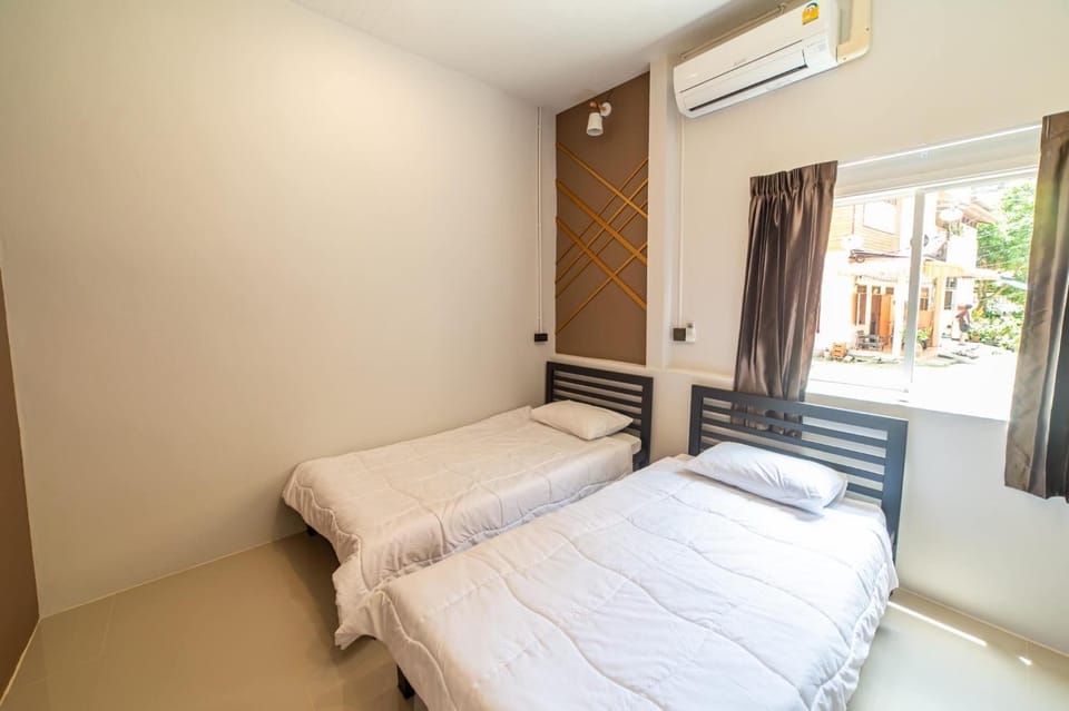 Bed, Photo of the whole room, Bedroom, air conditioner