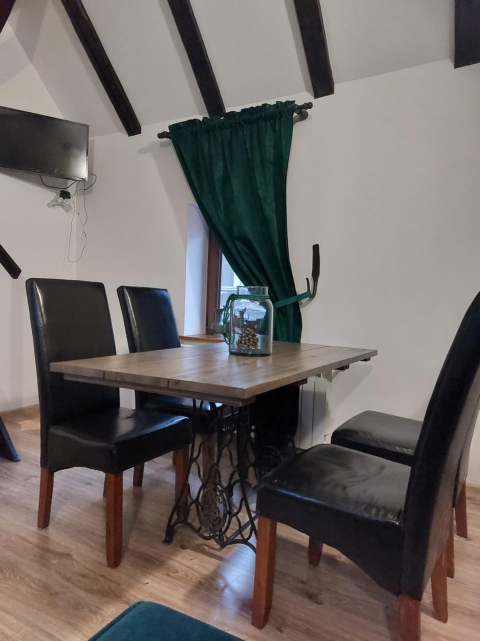 TV and multimedia, Seating area