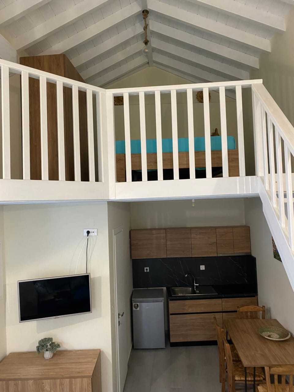 Bedroom, kitchen