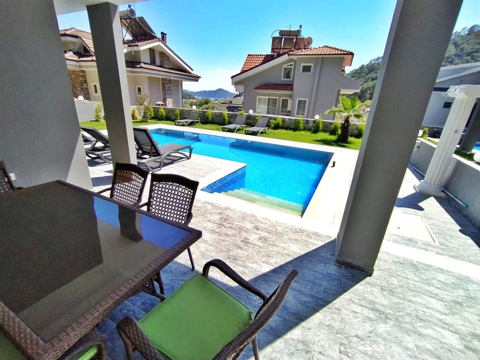 Patio, Garden, Garden, Seating area, Swimming pool, sunbed