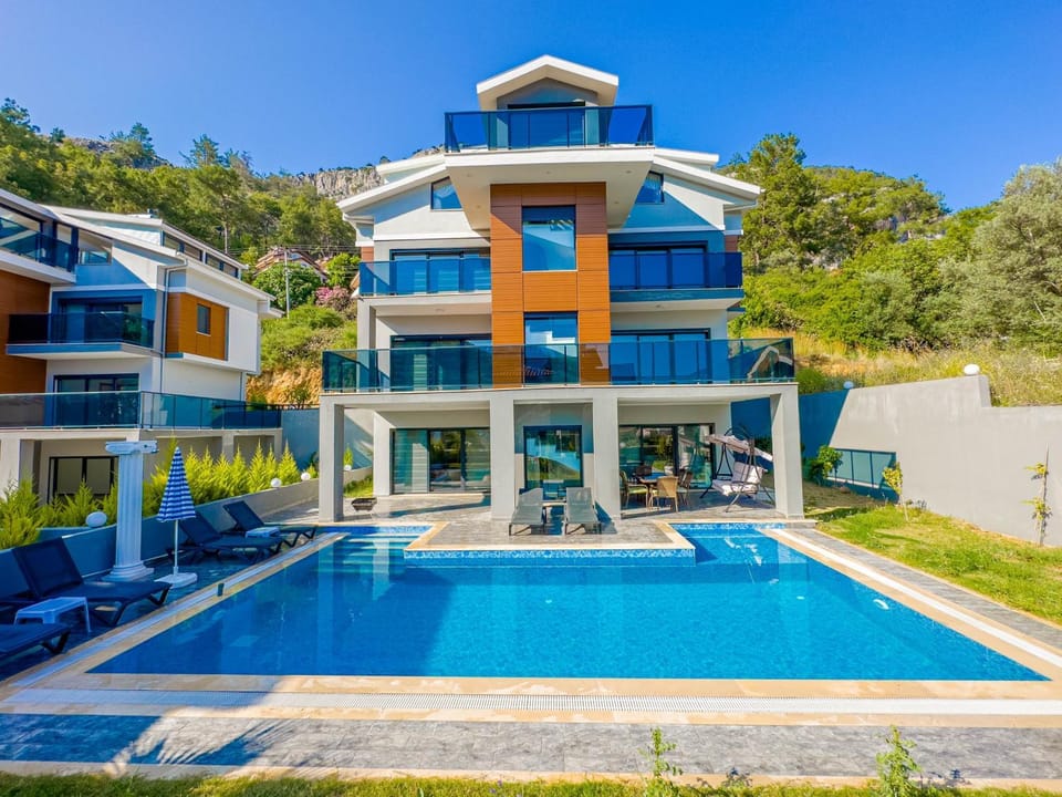 Property building, Patio, Swimming pool, sunbed
