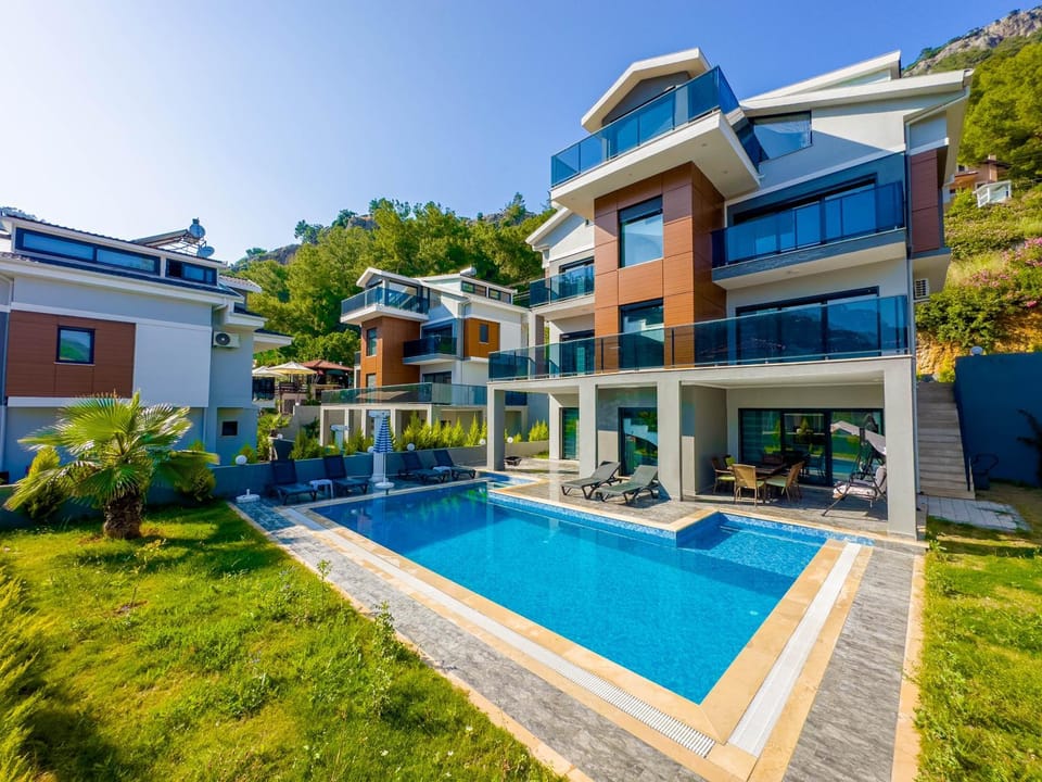 Property building, Patio, Garden, Garden, Seating area, Swimming pool, sunbed