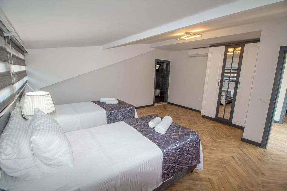 Bed, Bathroom, Bedroom, wardrobe