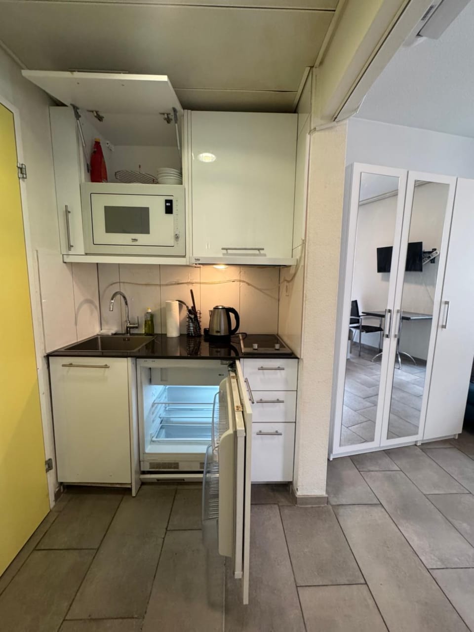 Kitchen or kitchenette, oven, stove