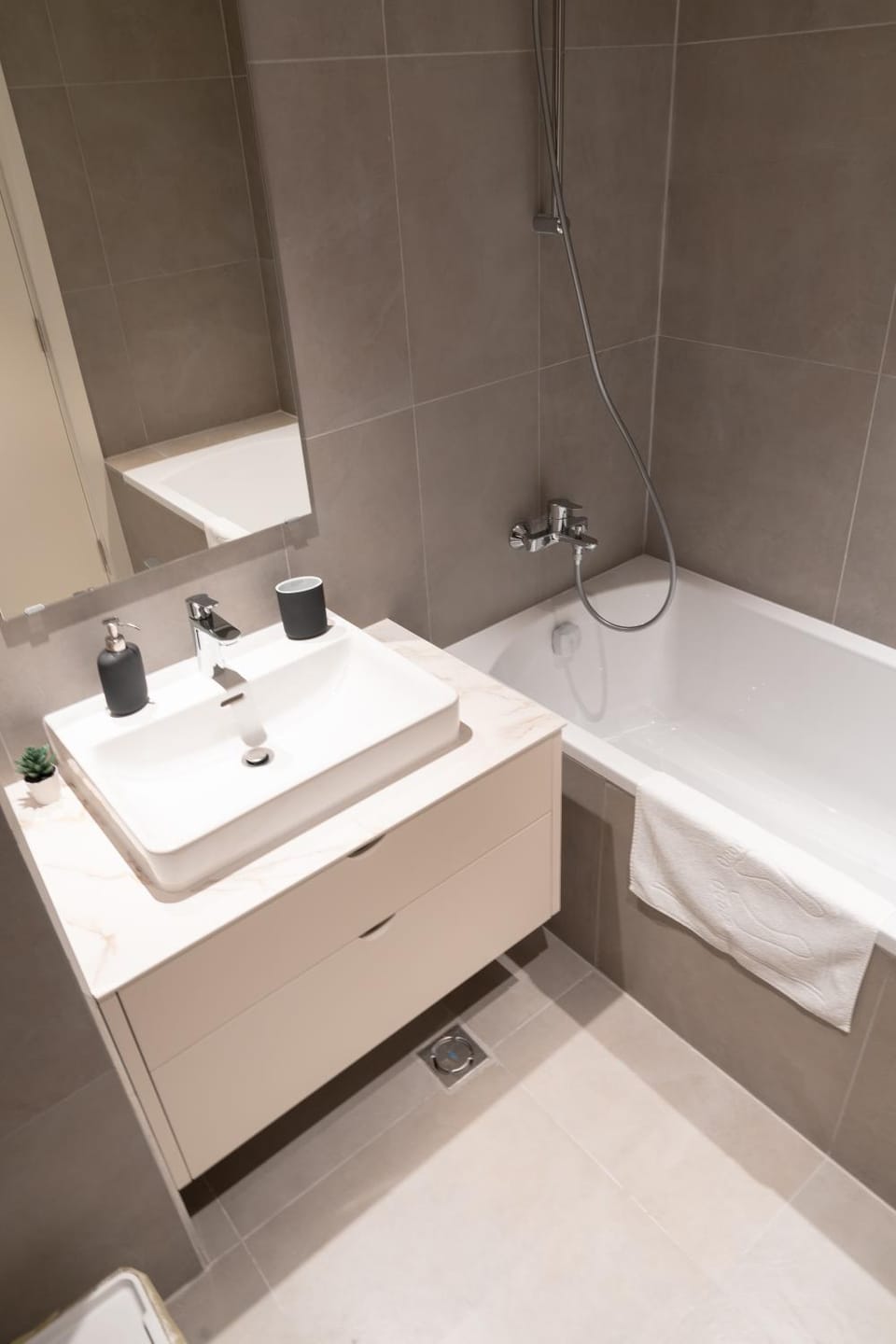 Bathroom, Bath, towels