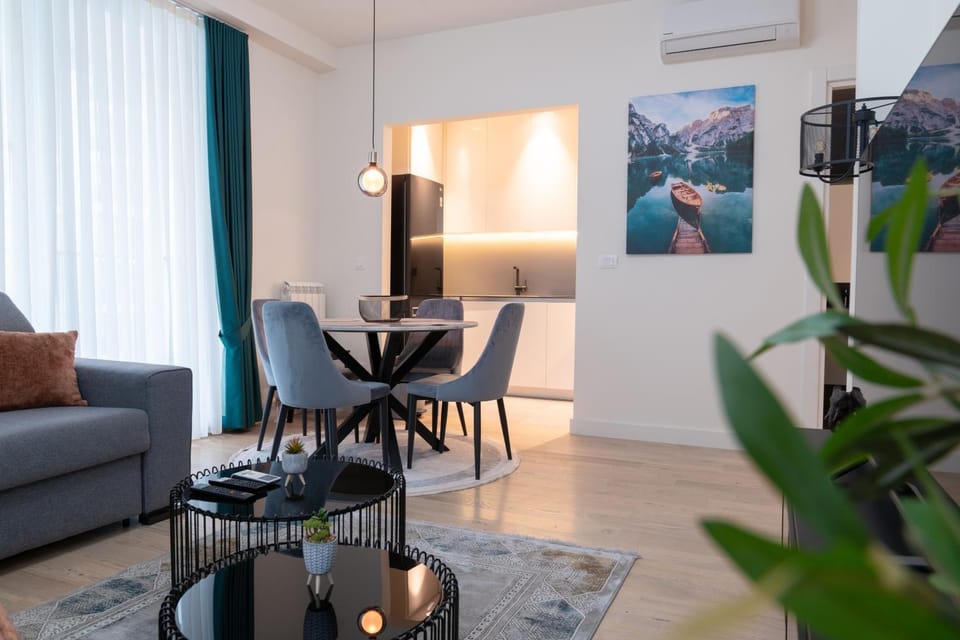 Living room, Seating area, Dining area, air conditioner