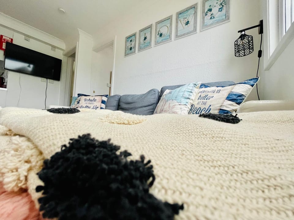 “BLISS ON THE BAY ” chalet in Sandown Bay Holiday Park Apartment in Yaverland