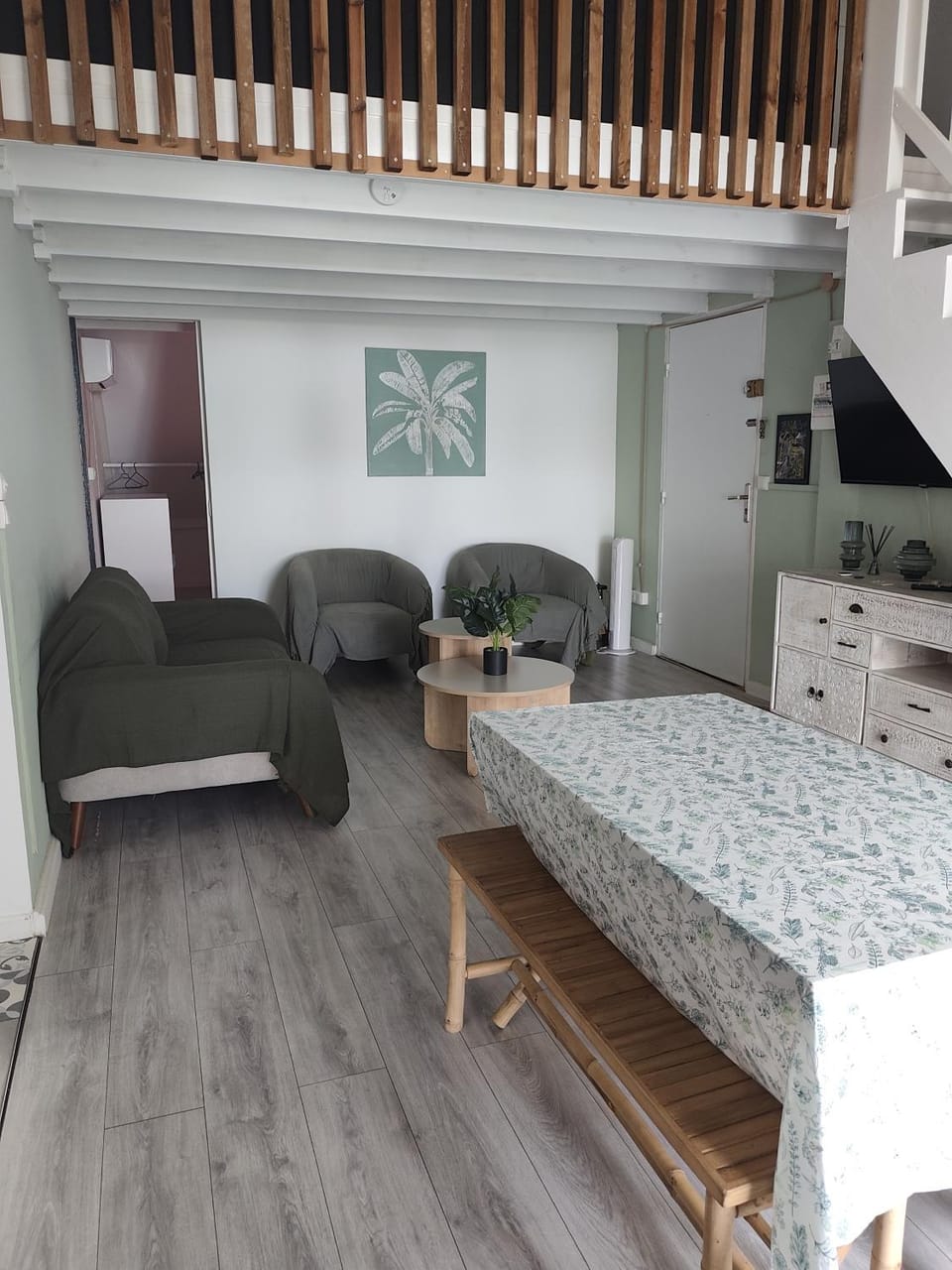Living room, Dining area