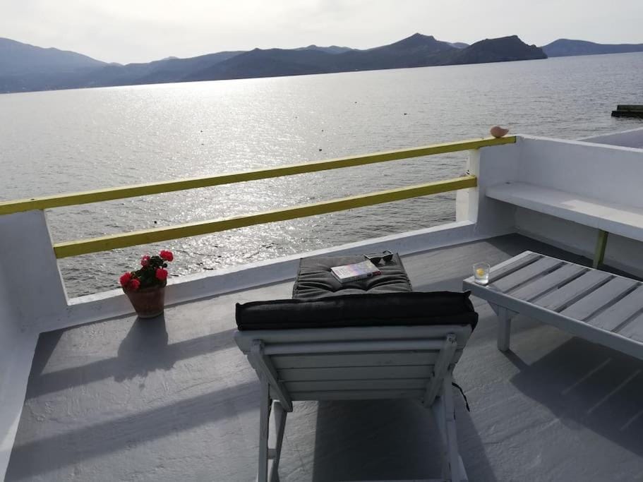 The Yellow Boat House Apartment in Milos