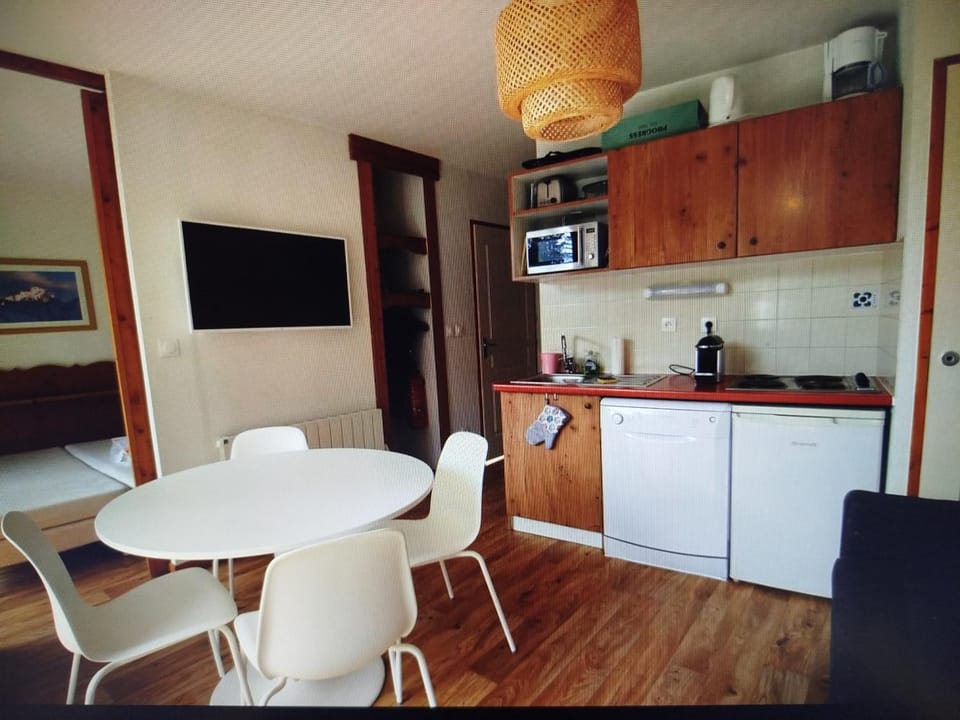 TV and multimedia, Kitchen or kitchenette, Dining area