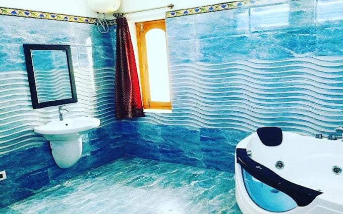 Hot Tub, Sauna, Bath