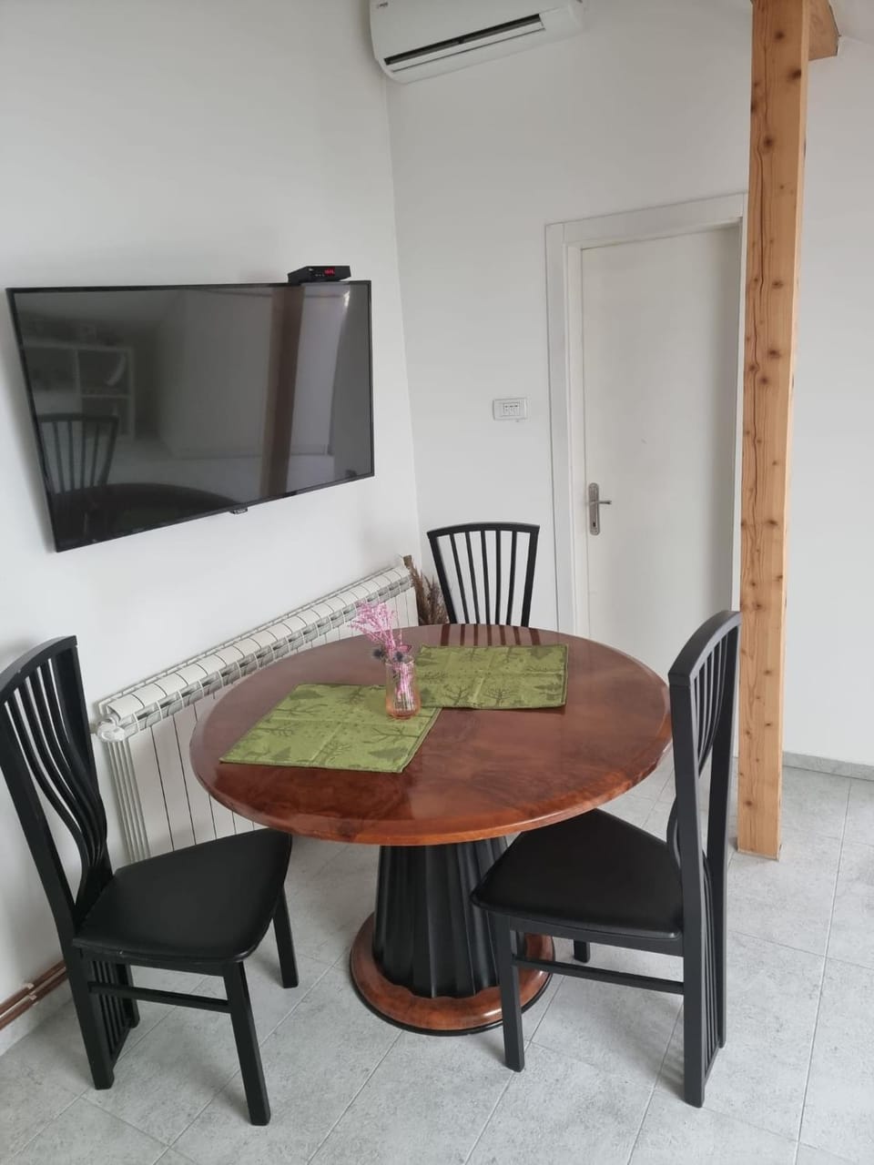 TV and multimedia, Dining area