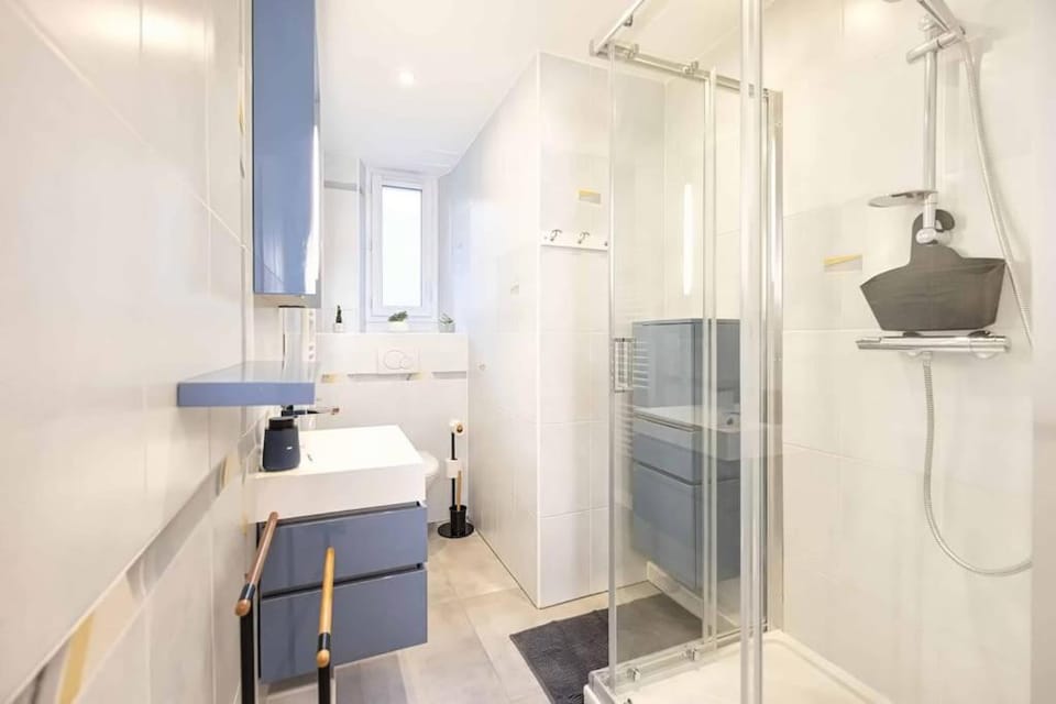 Shower, Toilet, Bathroom