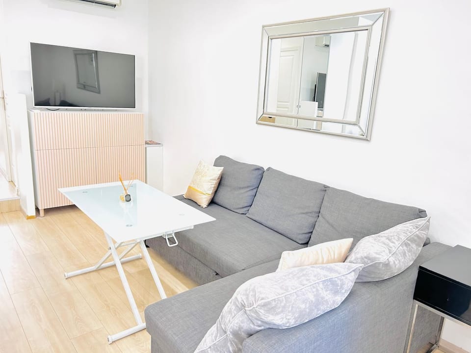 1 Bedroom flat with Balcony Cannes Center Croisette 6ppl Apartment in Cannes