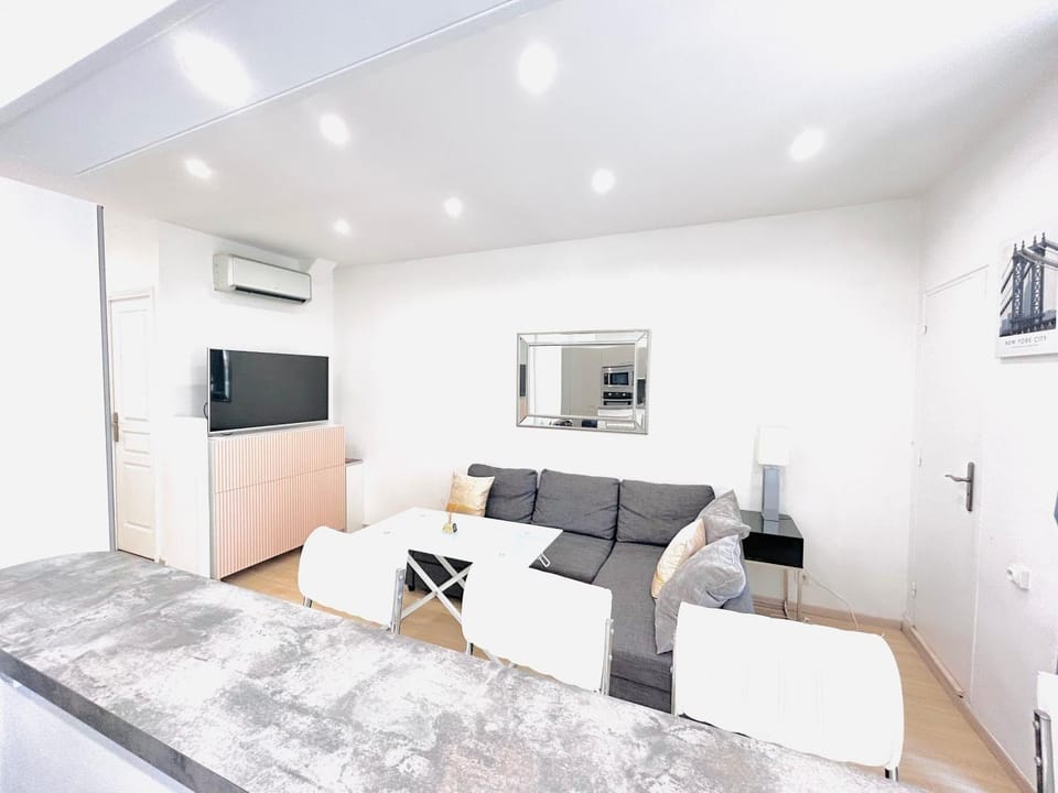 1 Bedroom flat with Balcony Cannes Center Croisette 6ppl Apartment in Cannes