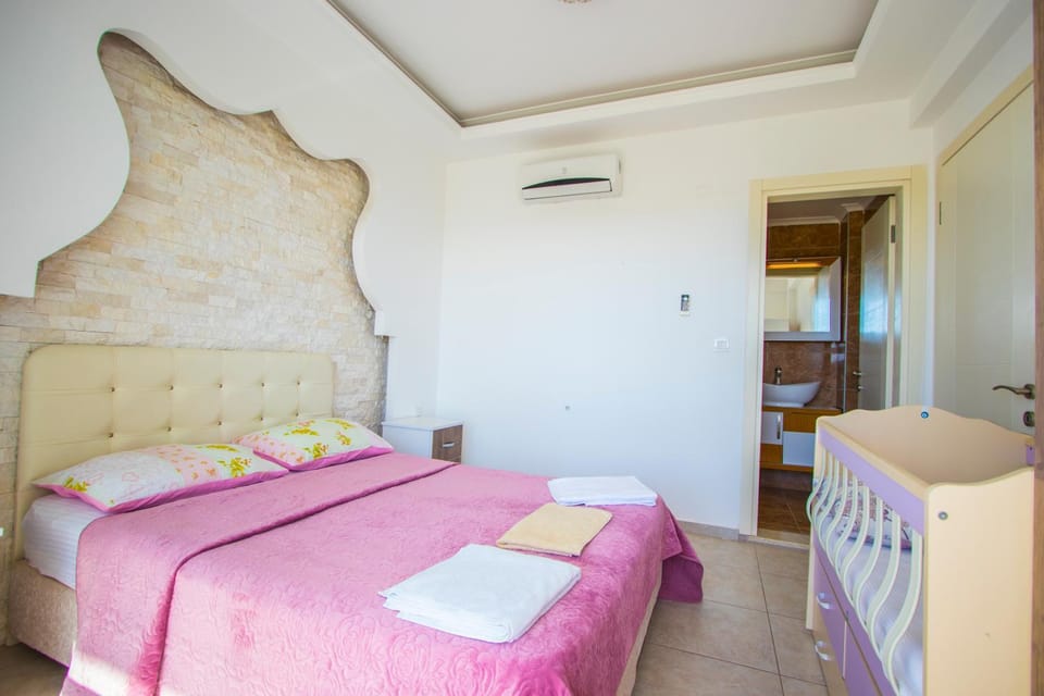 Bed, Bathroom, Bedroom, towels