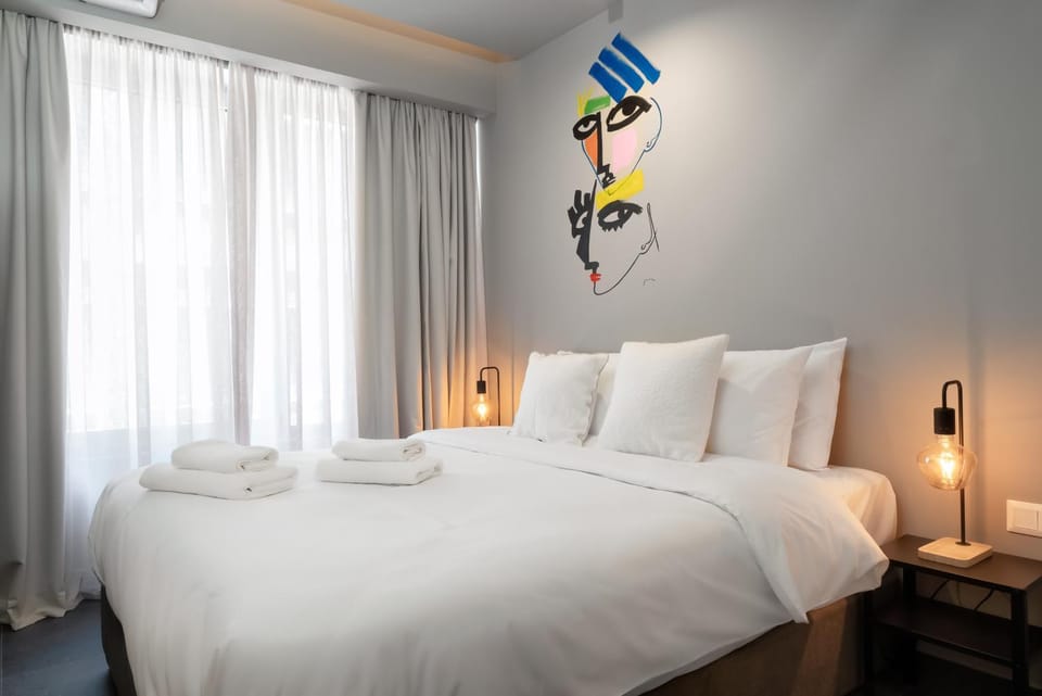 Bed, Bedroom, towels