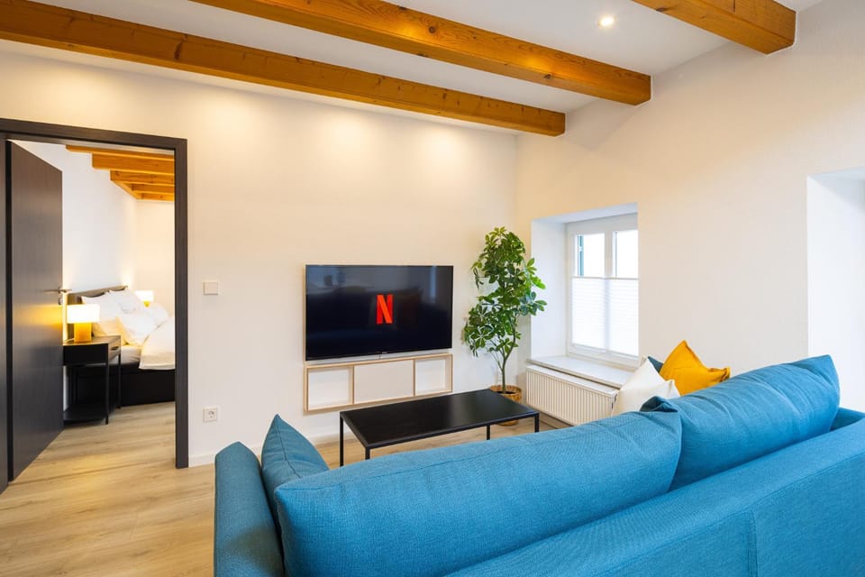 Communal lounge/ TV room, TV and multimedia, Living room, Seating area, Evening entertainment