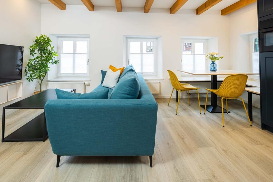 TV and multimedia, Living room, Seating area, Dining area, Evening entertainment
