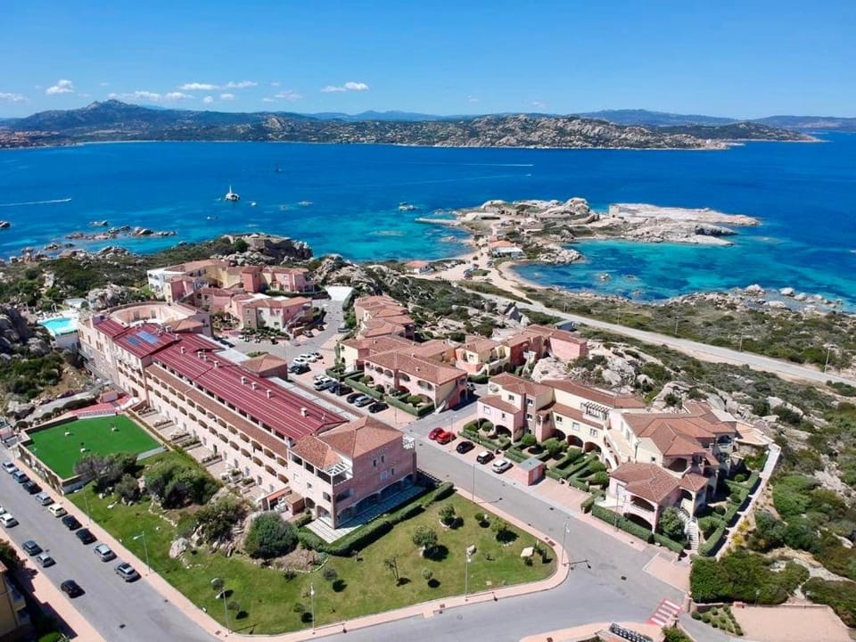 Property building, Neighbourhood, Natural landscape, Bird's eye view, Sea view