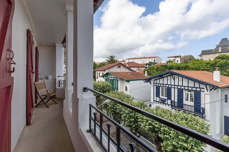 Exceptionnel 3 pièces art déco en dernier étage avec garage privé centre Biarritz Apartment in Biarritz