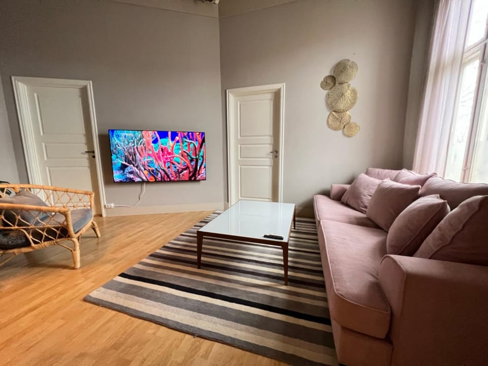 TV and multimedia, Living room, Seating area