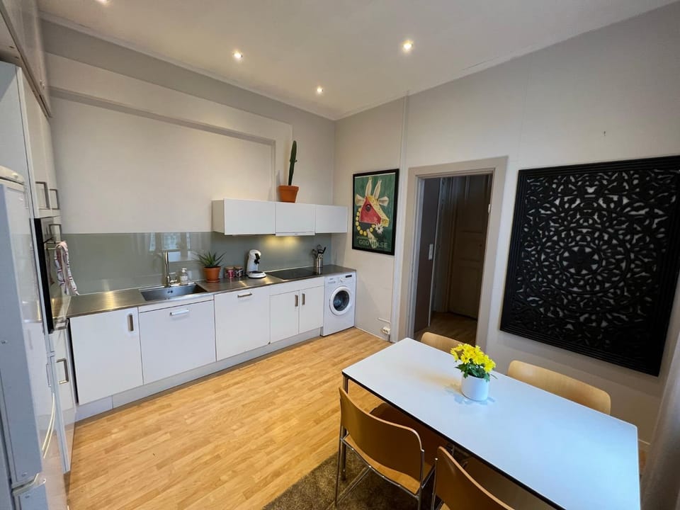 Dining area, dishwasher, pet friendly, stove, washing machine, kitchen